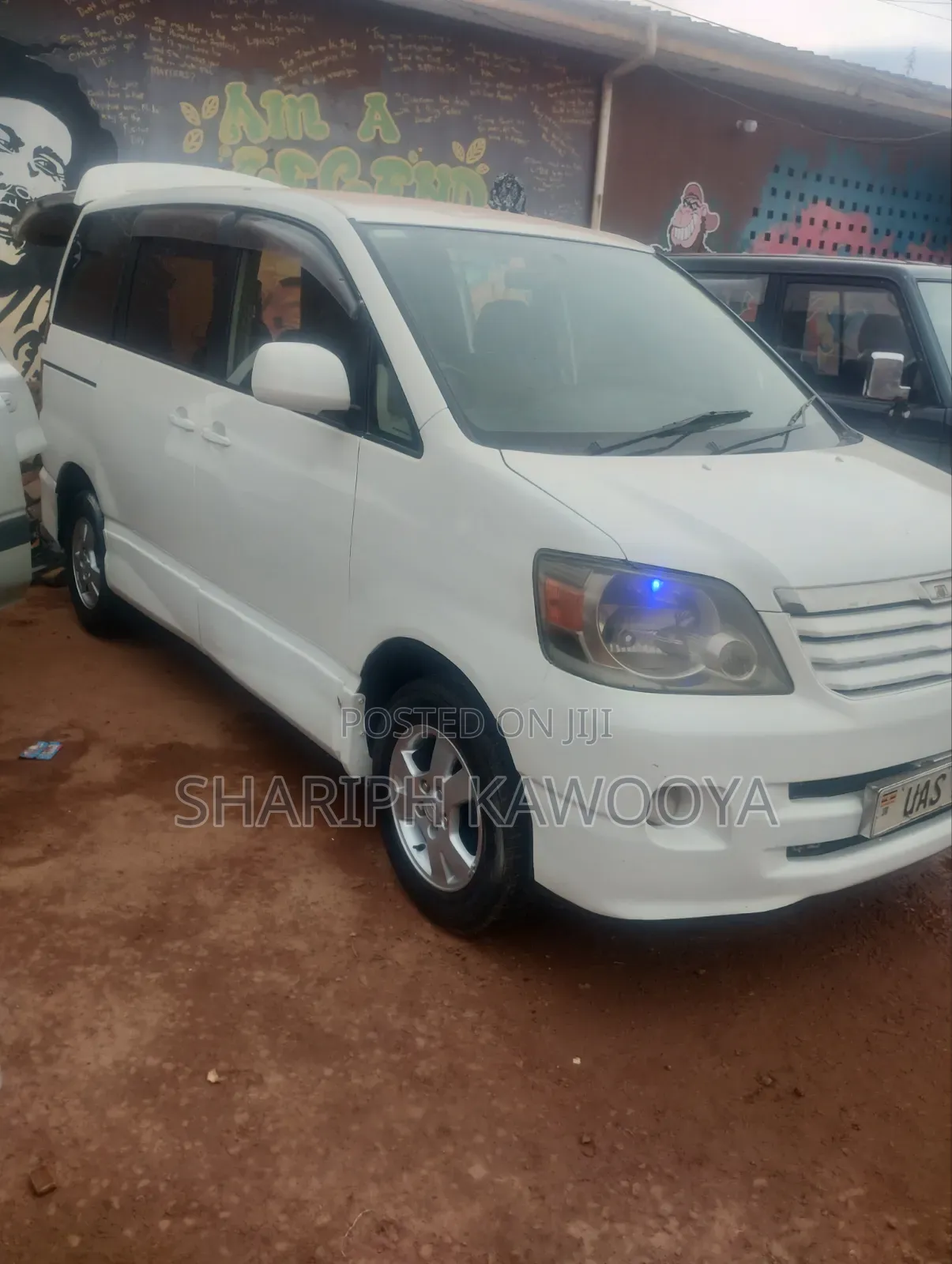 Toyota Noah 2004 Pearl