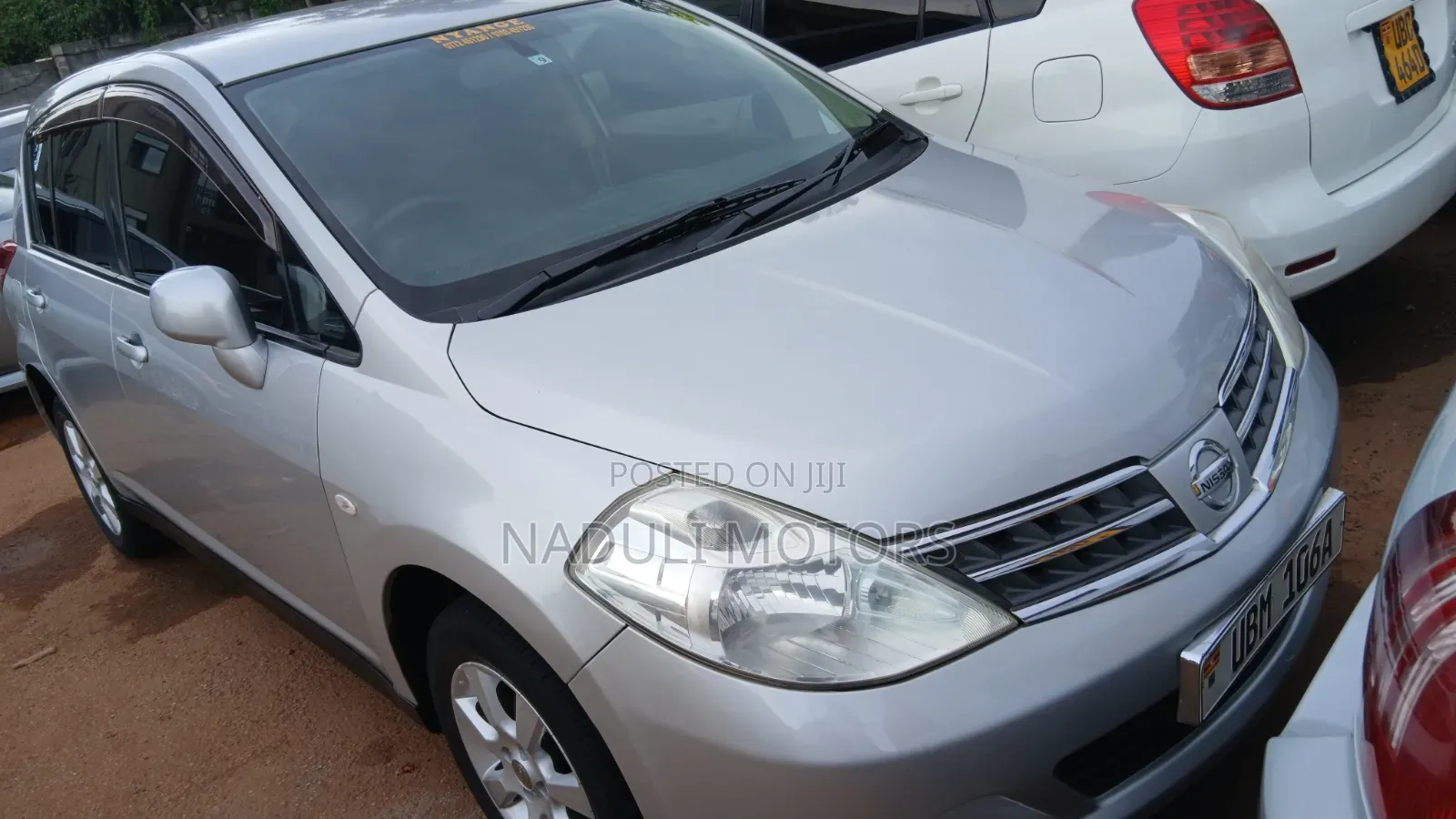 Nissan Tiida 2010 Silver