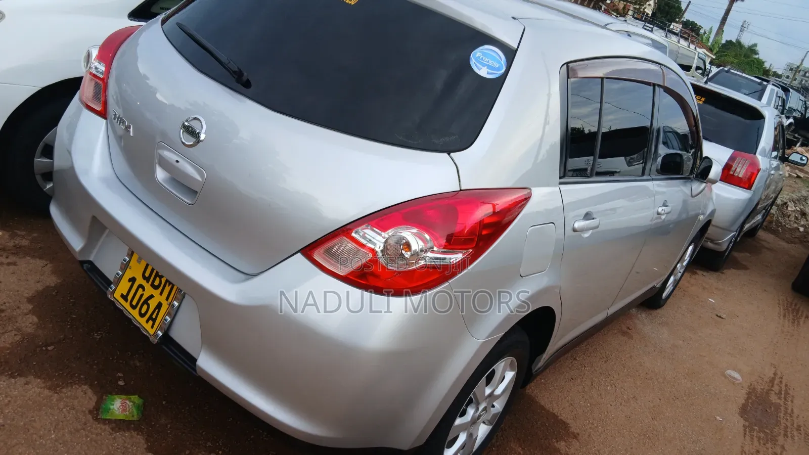 Nissan Tiida 2010 Silver