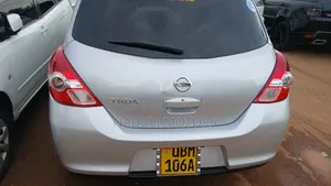 Nissan Tiida 2010 Silver
