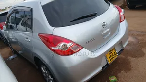 Nissan Tiida 2010 Silver