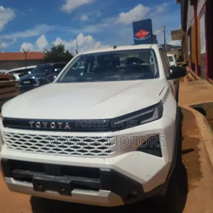Toyota Hilux 2025 Black