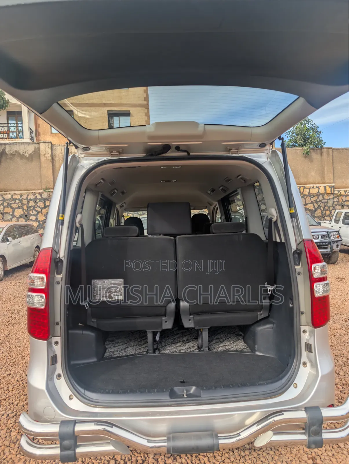 Toyota Noah 2.0 158hp AWD (8 Seater) 2011 Silver
