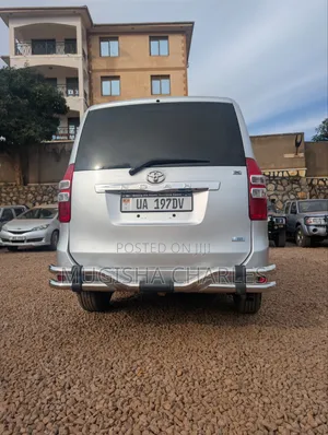 Toyota Noah 2.0 158hp AWD (8 Seater) 2011 Silver