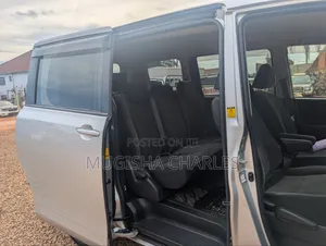 Toyota Noah 2.0 158hp AWD (8 Seater) 2011 Silver