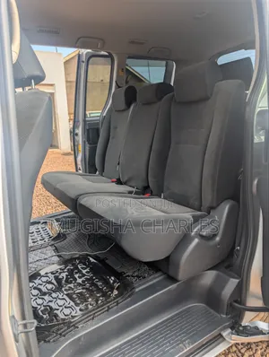 Toyota Noah 2.0 158hp AWD (8 Seater) 2011 Silver