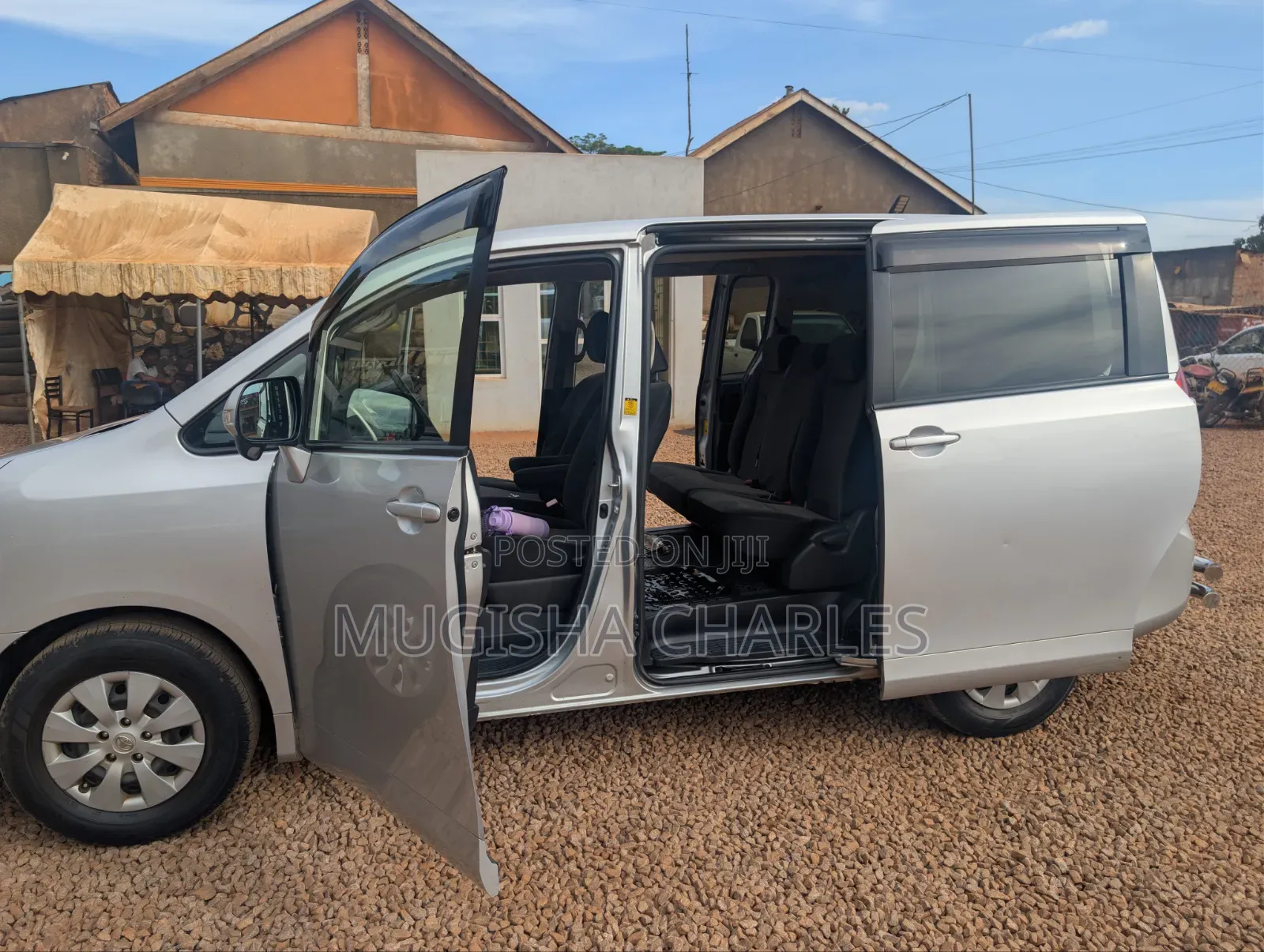 Toyota Noah 2.0 158hp AWD (8 Seater) 2011 Silver
