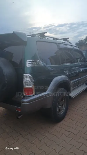 Toyota Land Cruiser Prado 2005 Gray