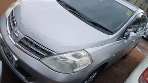 Nissan Tiida 2010 Silver