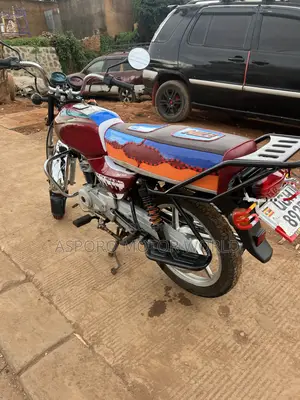 Bajaj Boxer 100 2025 Red