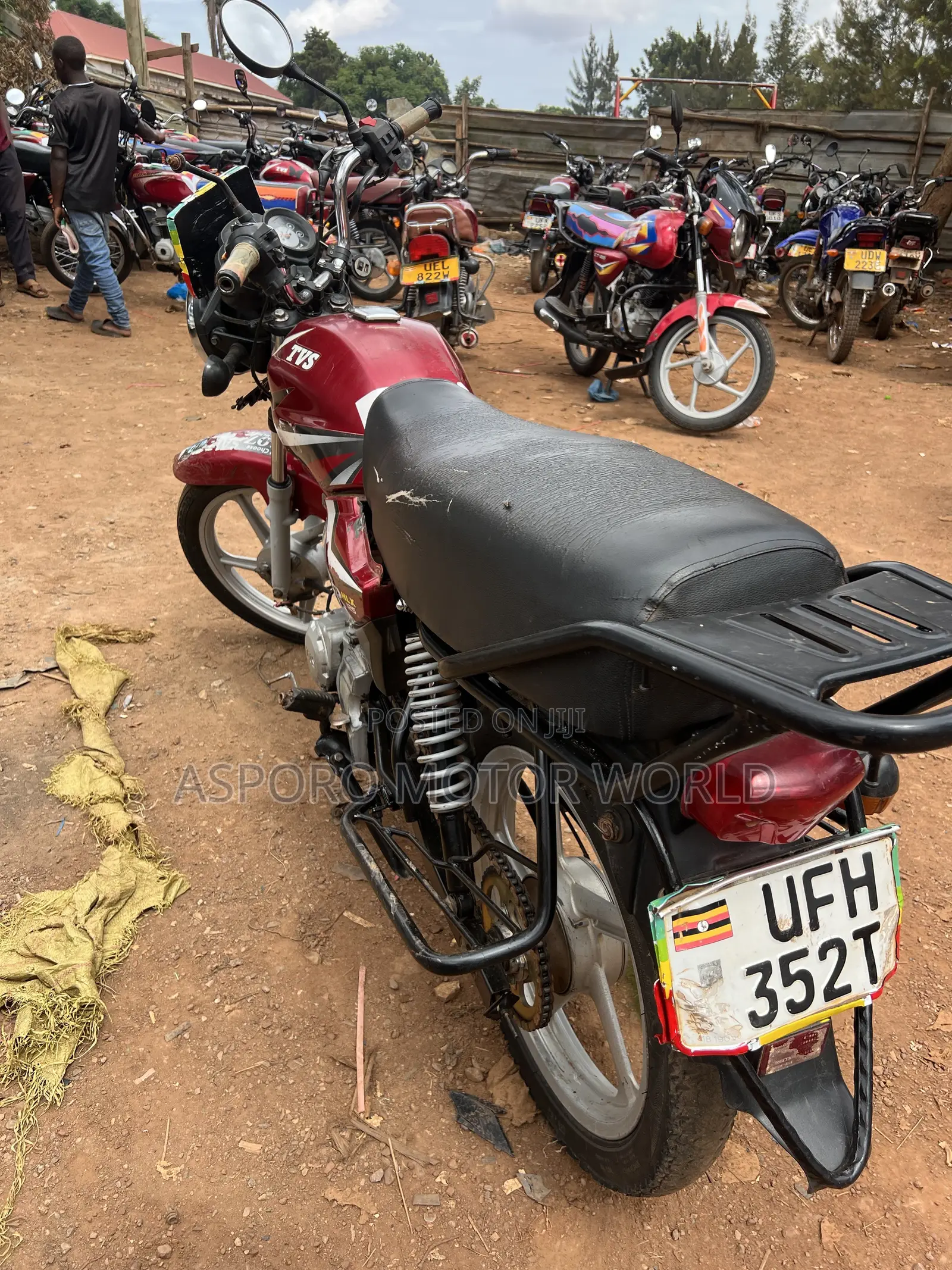 TVS HLX 125 2022 Red