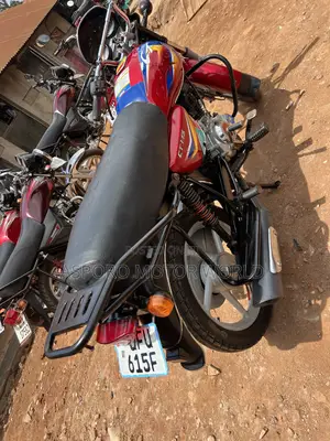 Bajaj CT 125X 2023 Pink