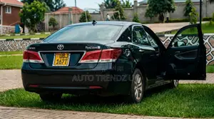 Toyota Crown 2013 Black
