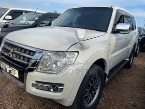 Mitsubishi Pajero 3.2 Di-Dc GLS 2011 White