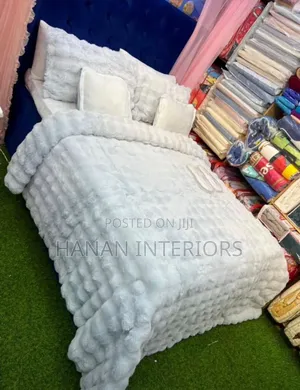 12pcs Off-White Duvet With Rabbit Surface