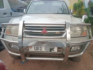Mitsubishi Pajero 2002 Silver