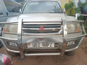 Mitsubishi Pajero 2002 Silver