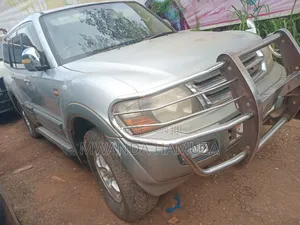 Mitsubishi Pajero 2002 Silver