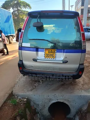 Toyota Noah 2001 Blue