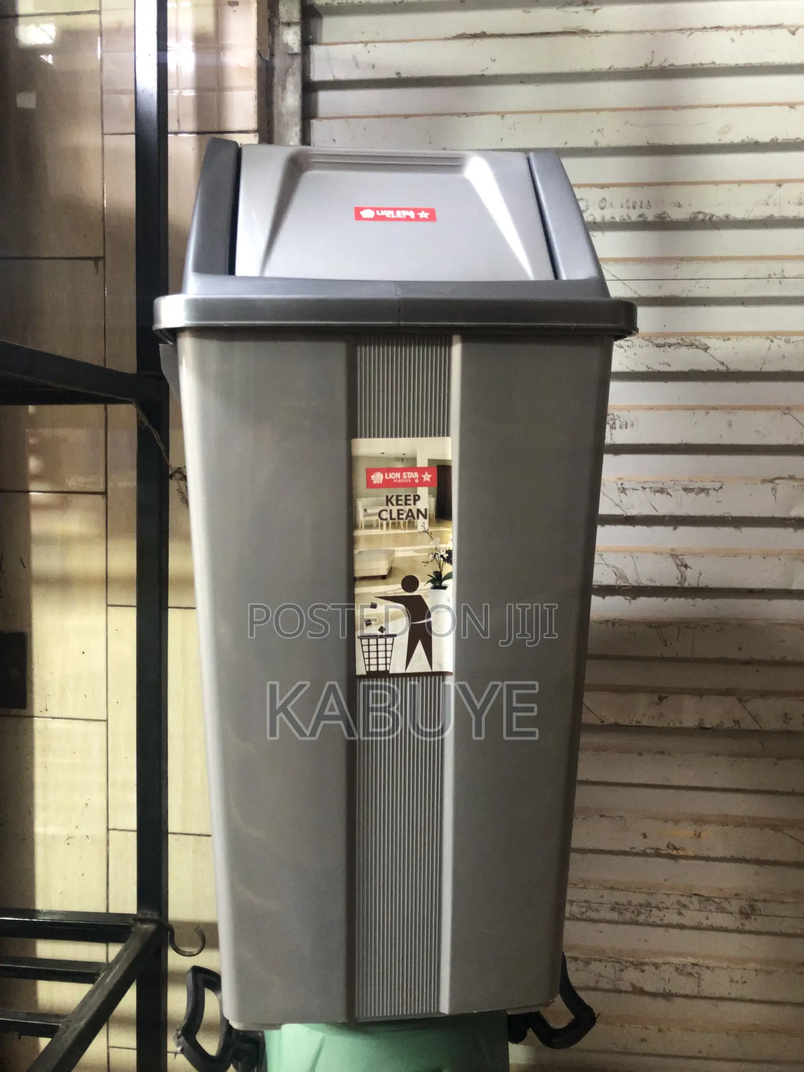 20 Liter Lion Star C-1 Dustbin