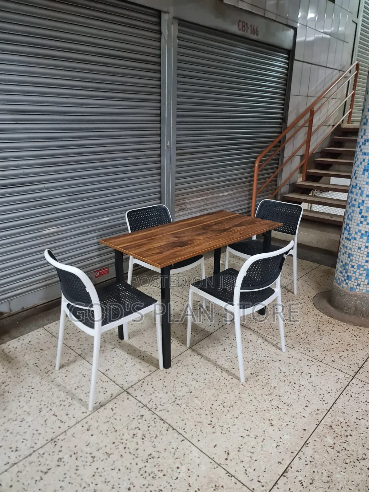 Restaurants/Hotels/Garden Wooden Foldable Table and Chairs Set