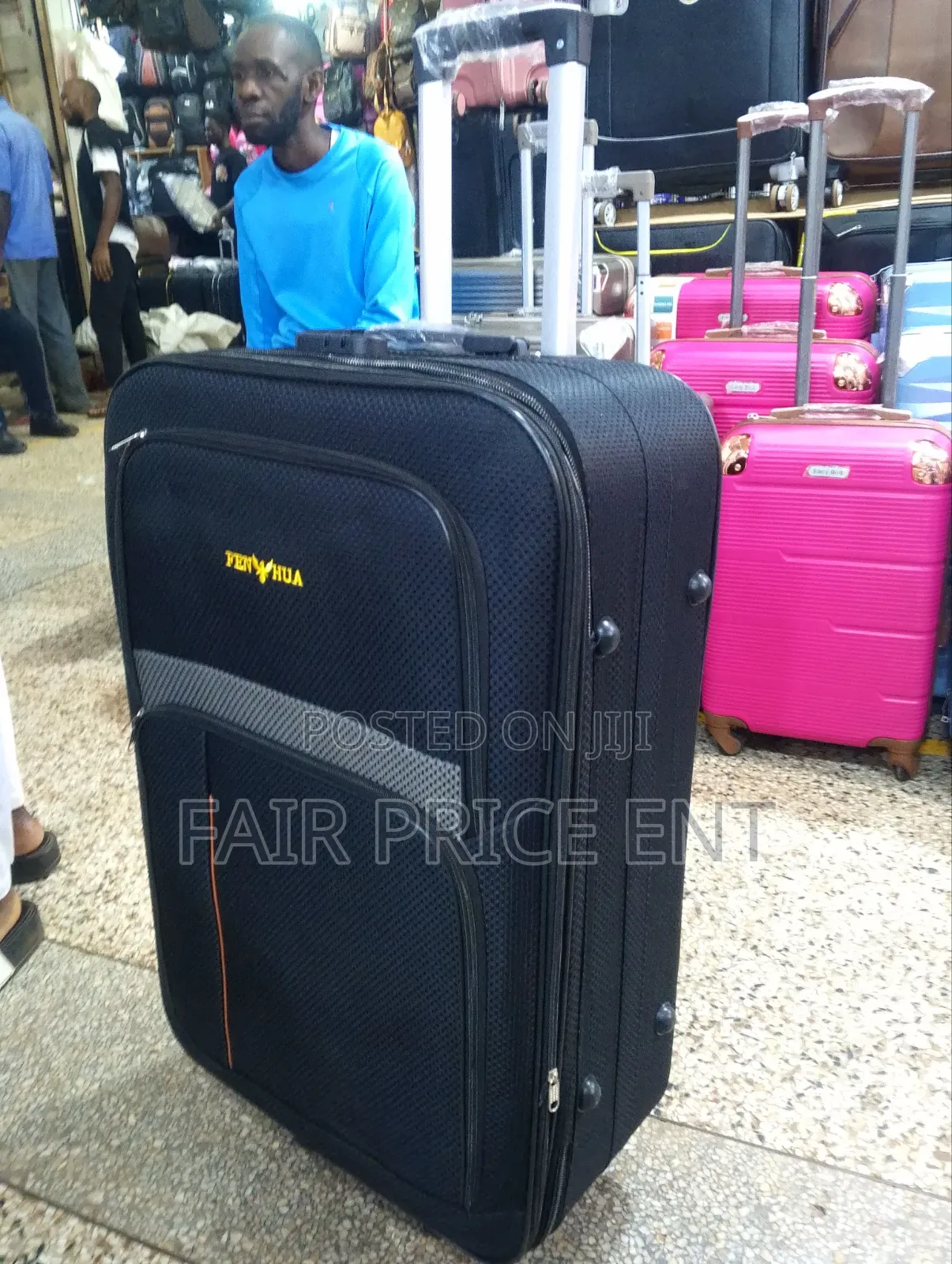 Low Budget Suitcases. Large ( Black)