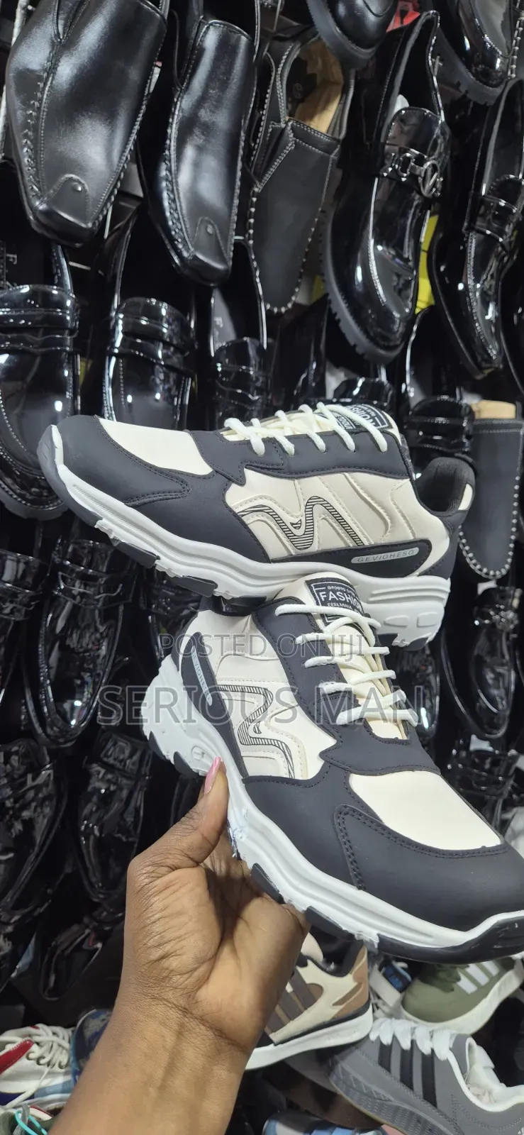Two-Tone Black and White Casual Fashion Sneaker
