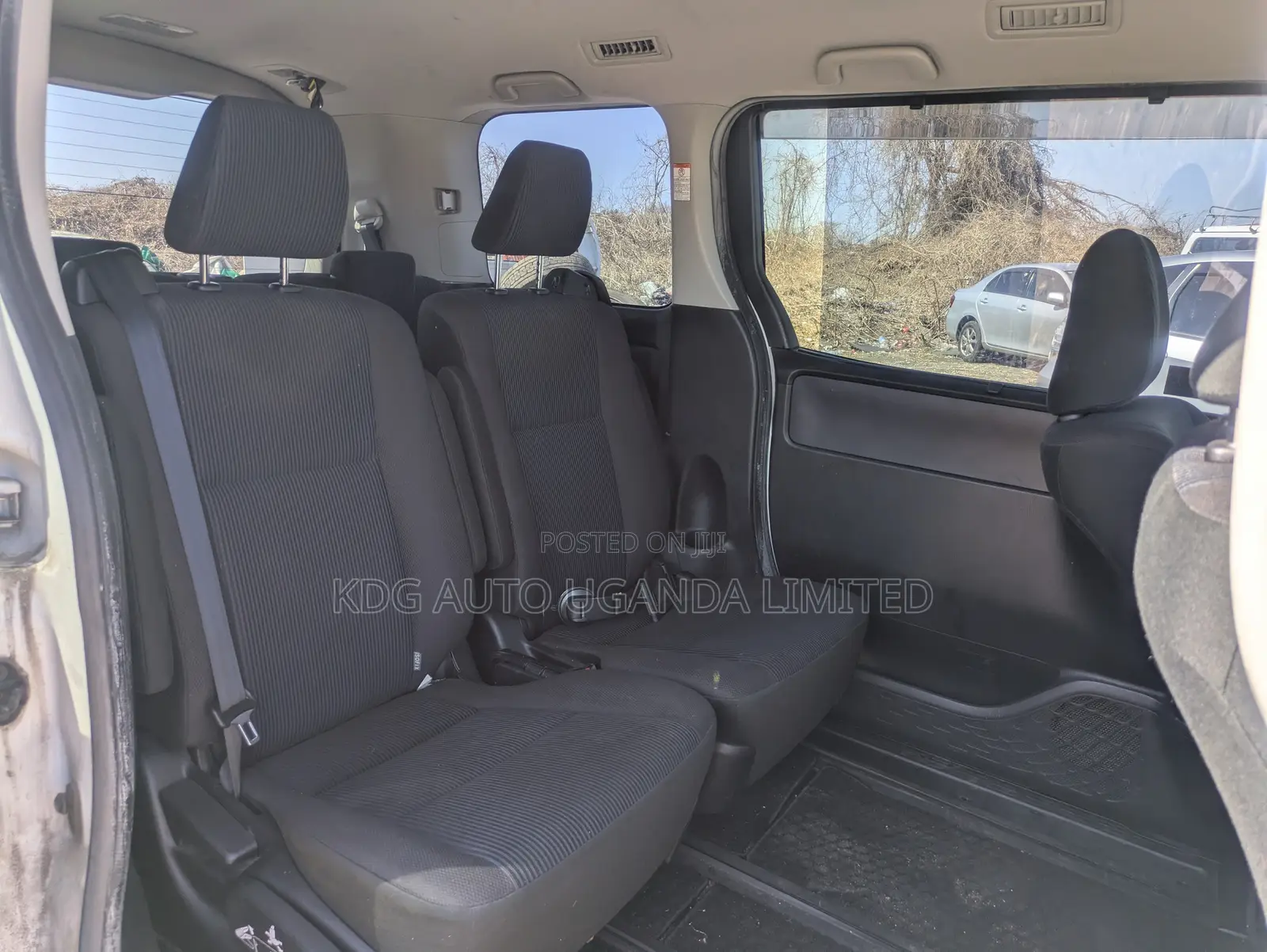 Toyota Noah 2.0 FWD (7 Seater) 2014 Pearl