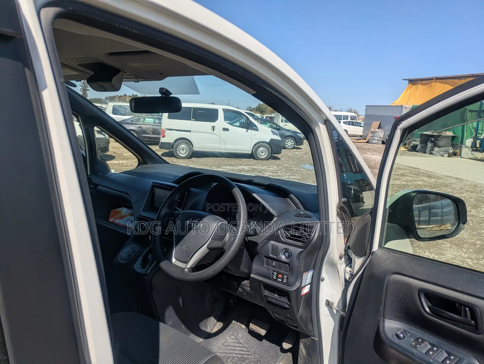 Toyota Noah 2.0 FWD (7 Seater) 2014 Pearl
