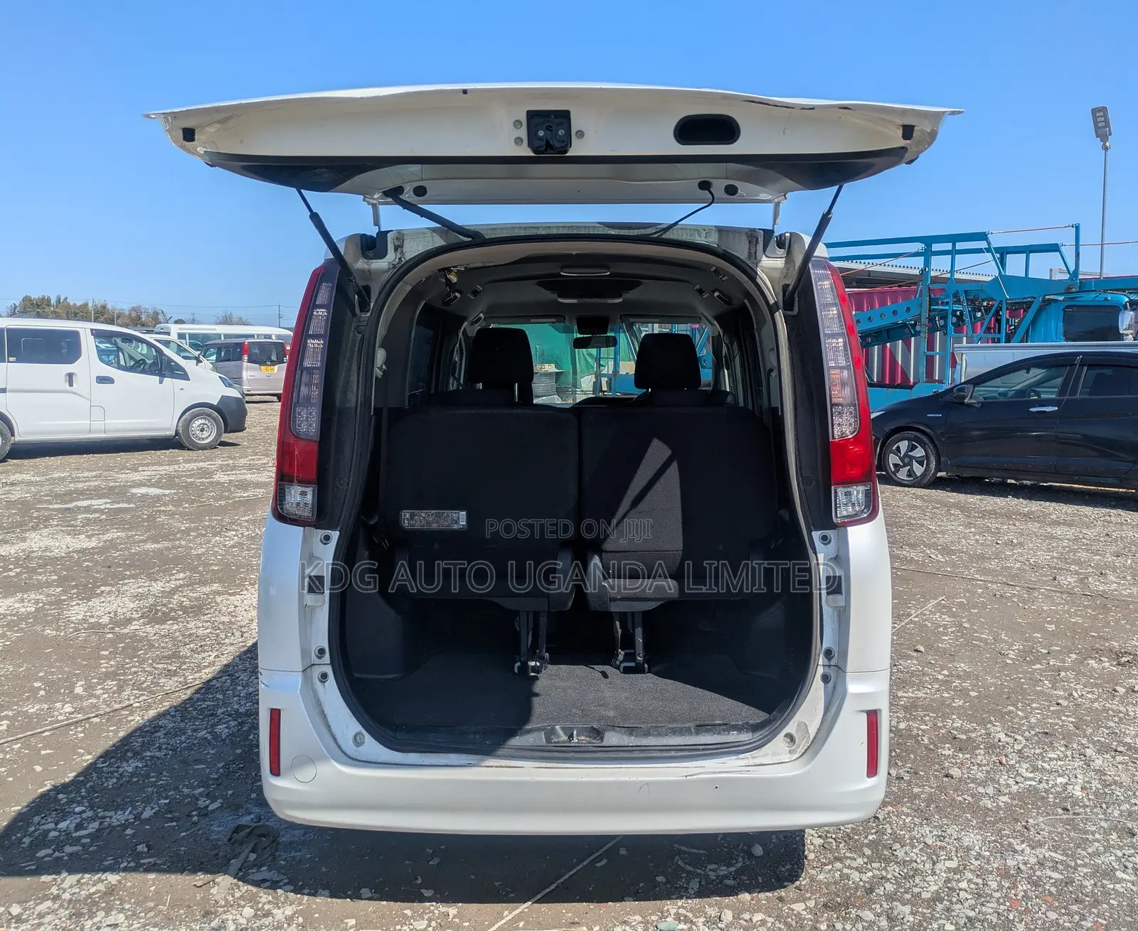 Toyota Noah 2.0 FWD (7 Seater) 2014 Pearl