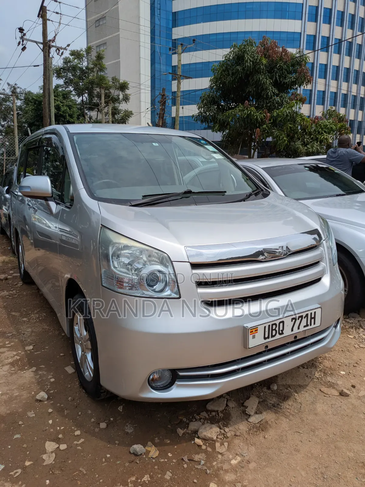 Toyota Noah 2011 Silver
