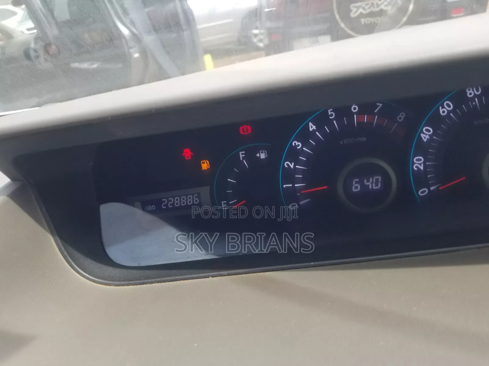 Toyota Noah 2.0 143hp AWD (7 Seater) 2010 White