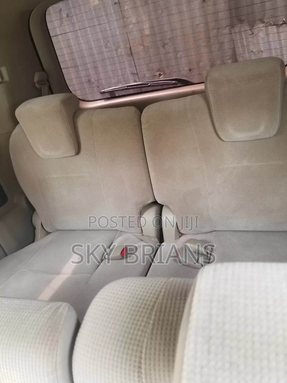 Toyota Noah 2.0 143hp AWD (7 Seater) 2010 White