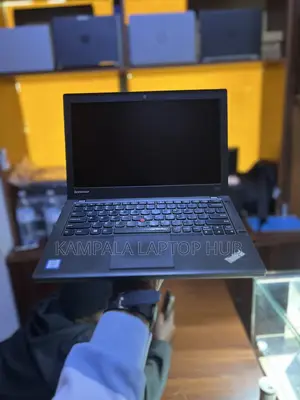 Laptop Lenovo ThinkPad X260 8GB Intel Core i5 HDD+SSD 500GB