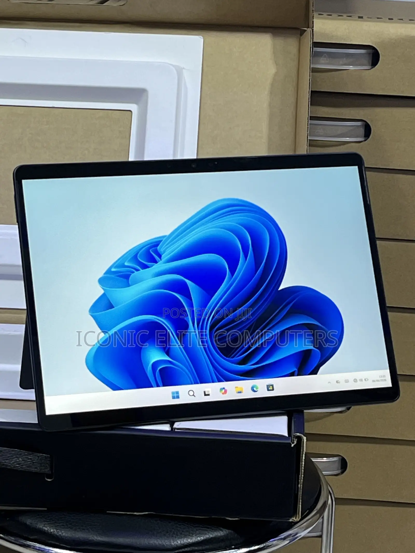 New Laptop Microsoft Surface Pro 8 8GB Intel Core i5 SSD 256GB