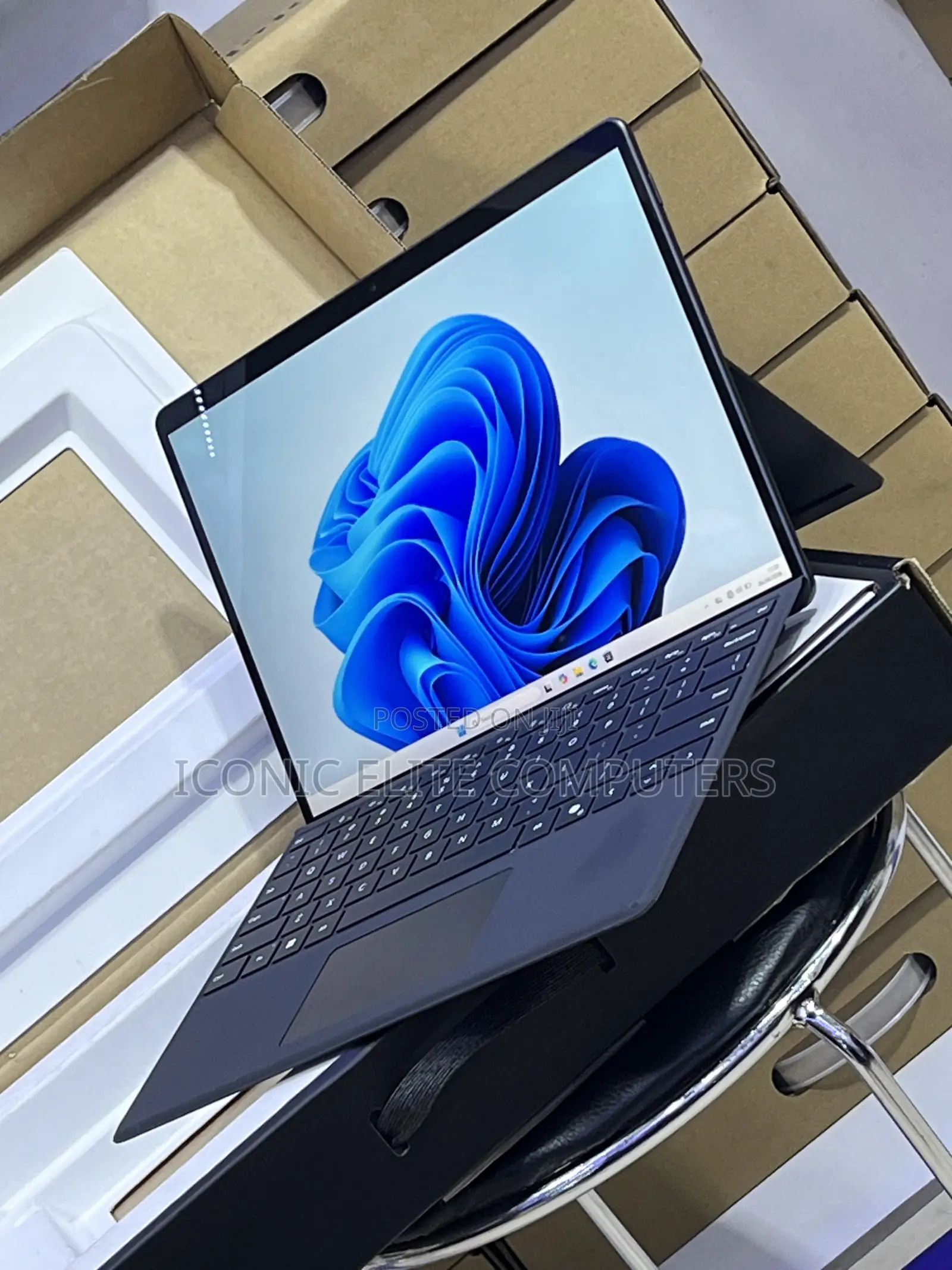 New Laptop Microsoft Surface Pro 8 8GB Intel Core i5 SSD 256GB