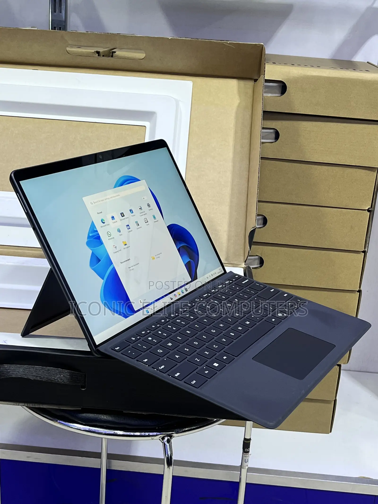 New Laptop Microsoft Surface Pro 8 8GB Intel Core i5 SSD 256GB