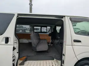 Toyota HiAce 2014 White
