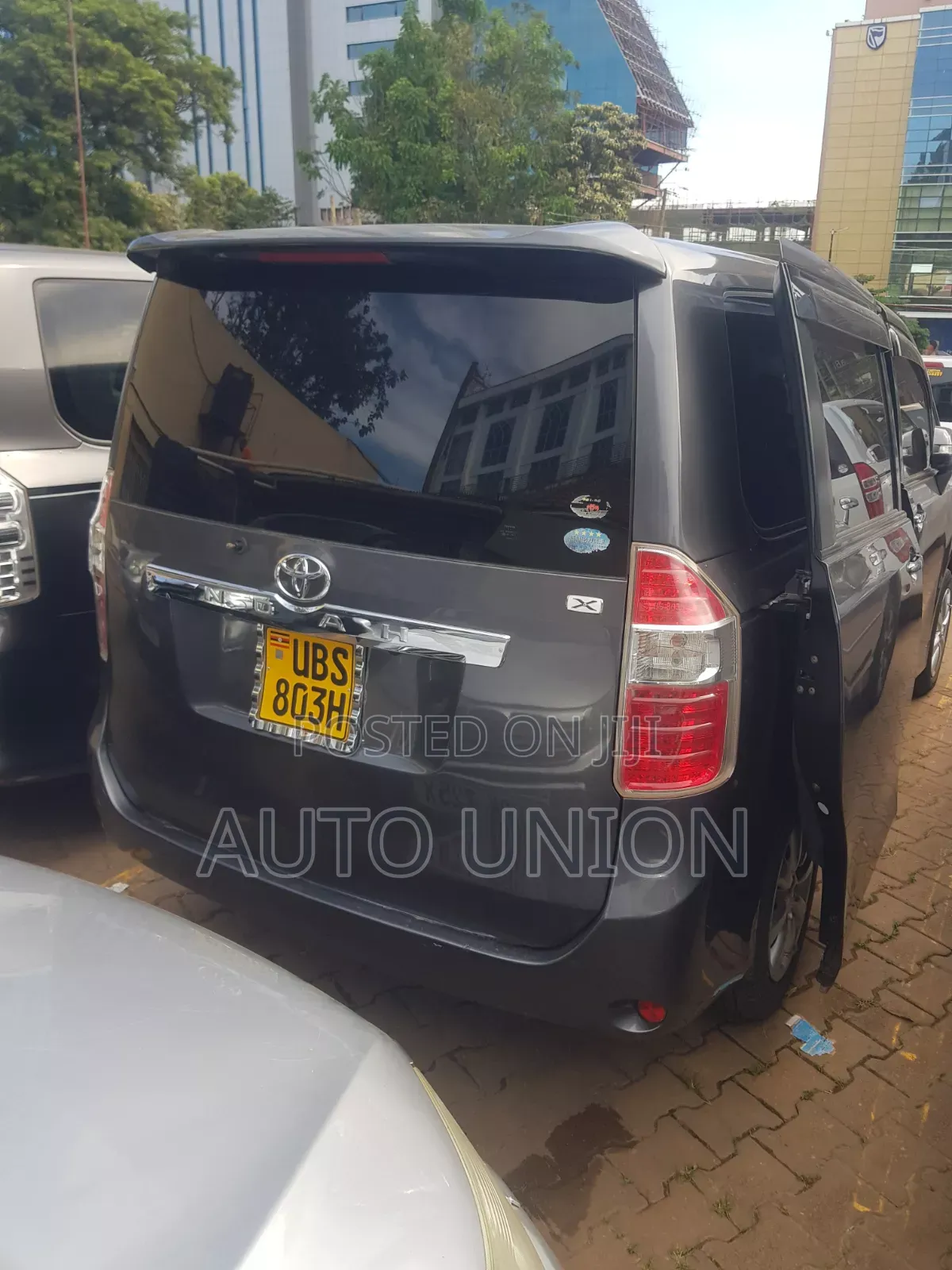 Toyota Noah 2010 Gray