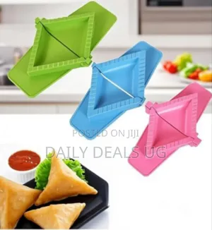 3-Piece Set of Colorful Triangle Hinged Molds