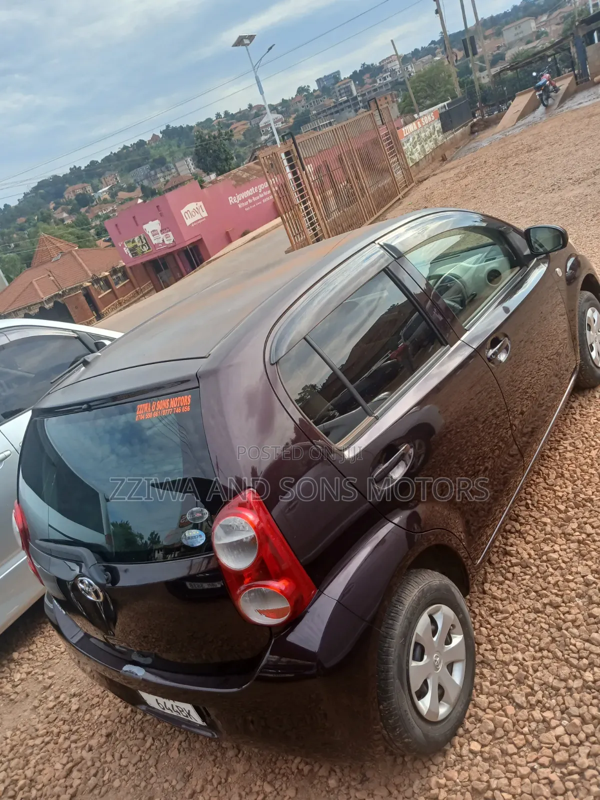 Toyota Passo 1.0 FWD 2011 Maroon