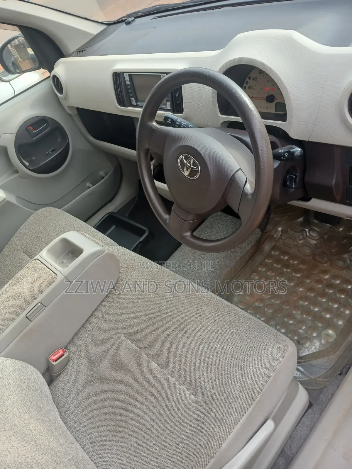 Toyota Passo 1.0 FWD 2011 Maroon