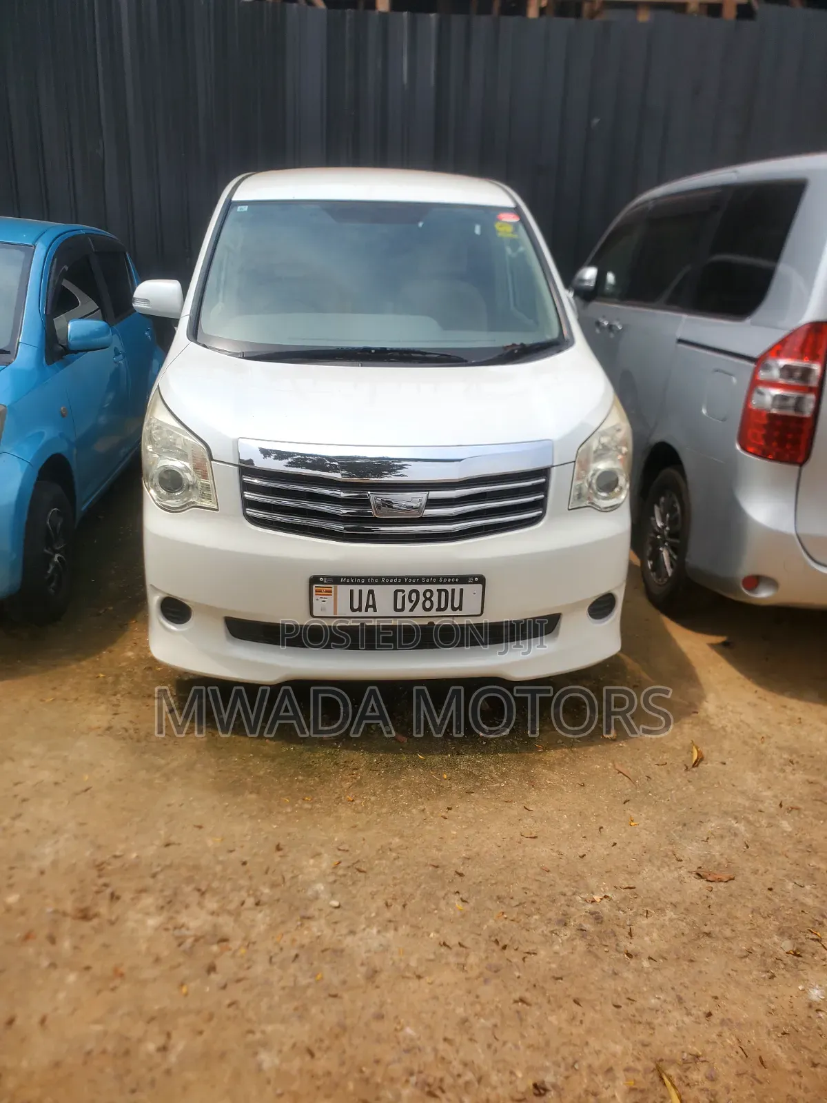 Toyota Noah 2010 White