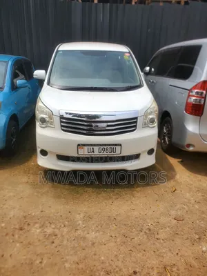 Toyota Noah 2010 White