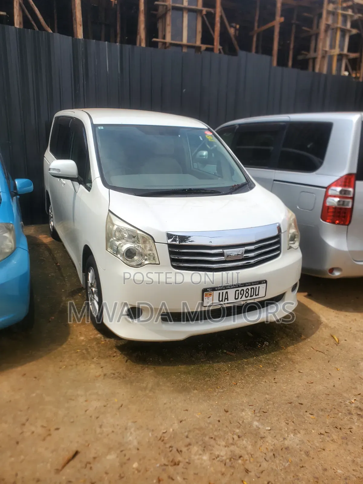 Toyota Noah 2010 White