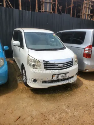 Toyota Noah 2010 White