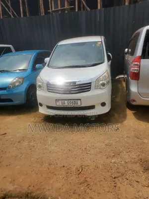 Toyota Noah 2010 White