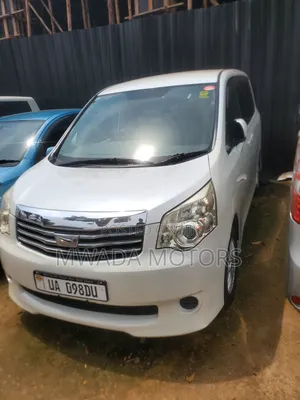 Toyota Noah 2010 White