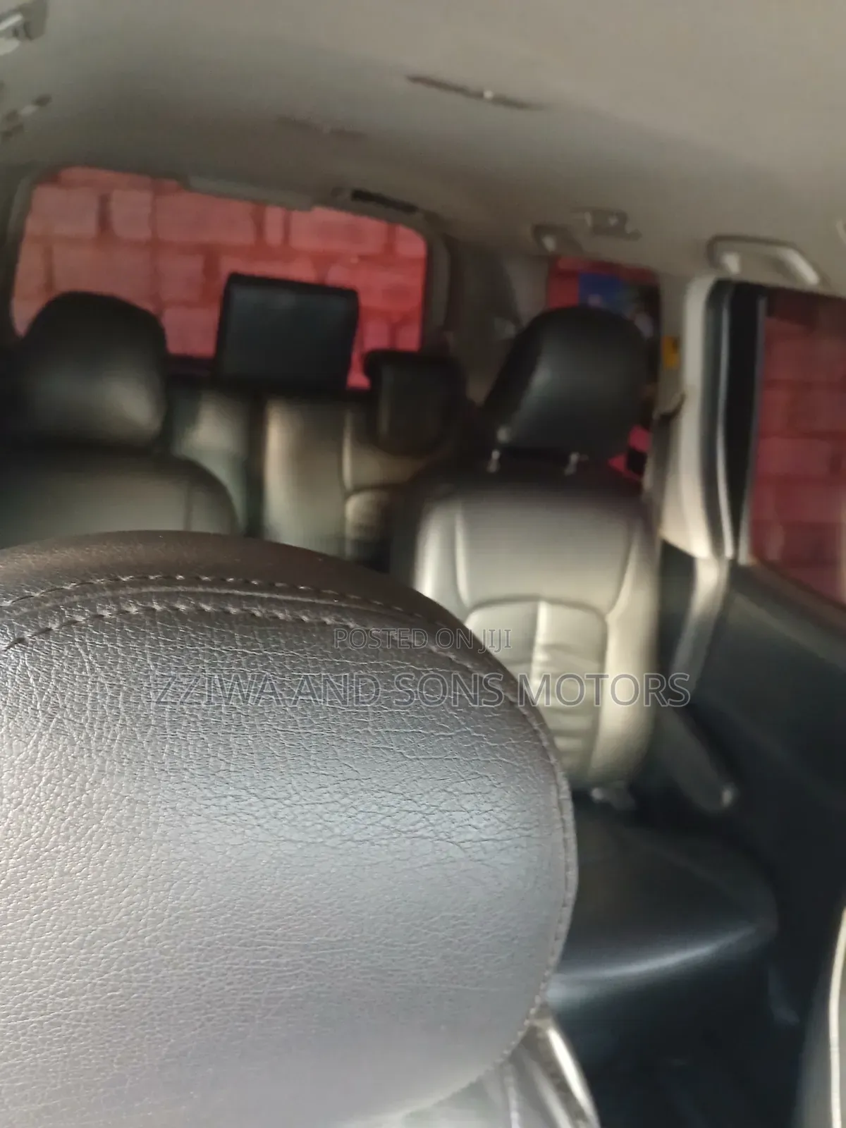 Toyota Noah 2.0 158hp AWD (7 Seater) 2010 Silver