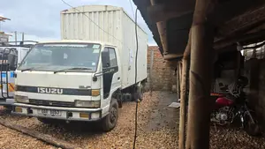 Isuzu Elf Box Body Truck (2500 Mutwe Mugazi) for Sale